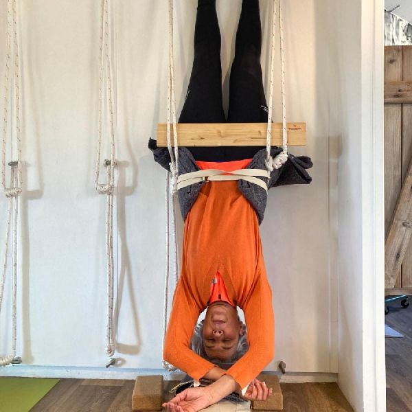 Posture adaptée pendant une séance de Yoga thérapeutique